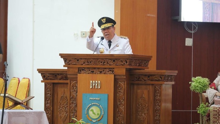 Gubernur Hidayat Arsani hadiri rapet perdana di DPRD Babel.
