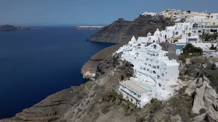 Gunung api di bawah Santorini