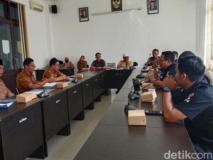 Warga Pohgading Tuntut Bekas Tambang Pasir Besi Segera Direklamasi