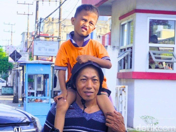 Ilustrasi anak dan orang tua