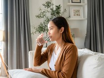 Jangan Malas Minum! Tubuh Tetap Keluarkan Cairan meski di Ruangan Ber-AC