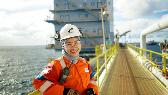 Ilustrasi pegawai perempuan Pertamina.