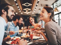 Ini Trik Psikologis yang Dipakai Restoran Agar Pelanggan Pesan Banyak Makanan