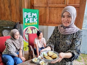 IRT di Ponorogo Raup Belasan Juta dari Dagang Pempek Palembang