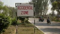 Tragedi-tragedi harian ini menggarisbawahi sebuah krisis yang diam-diam terjadi. Pada tahun 2023 saja, lebih dari 172.000 orang kehilangan nyawa mereka di jalan-jalan India, dengan rata-rata 474 kematian setiap hari atau hampir satu setiap tiga menit.