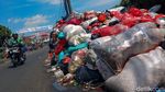 Jorok! Sampah Menggunung Dekat Pasar Ciputat