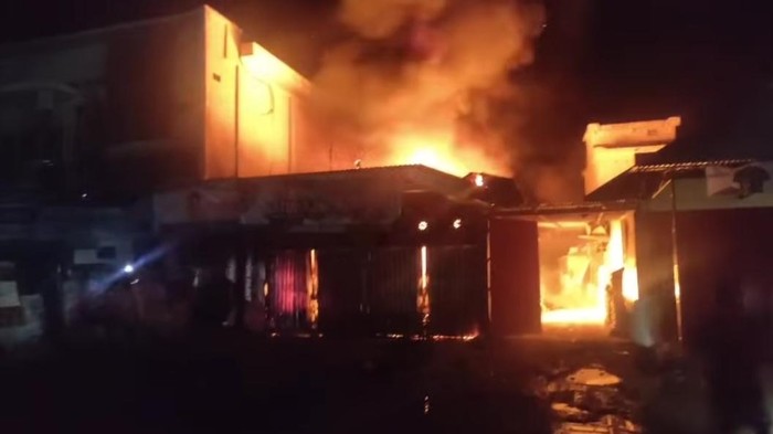Kebakaran toko bangunan di Musi Rawas