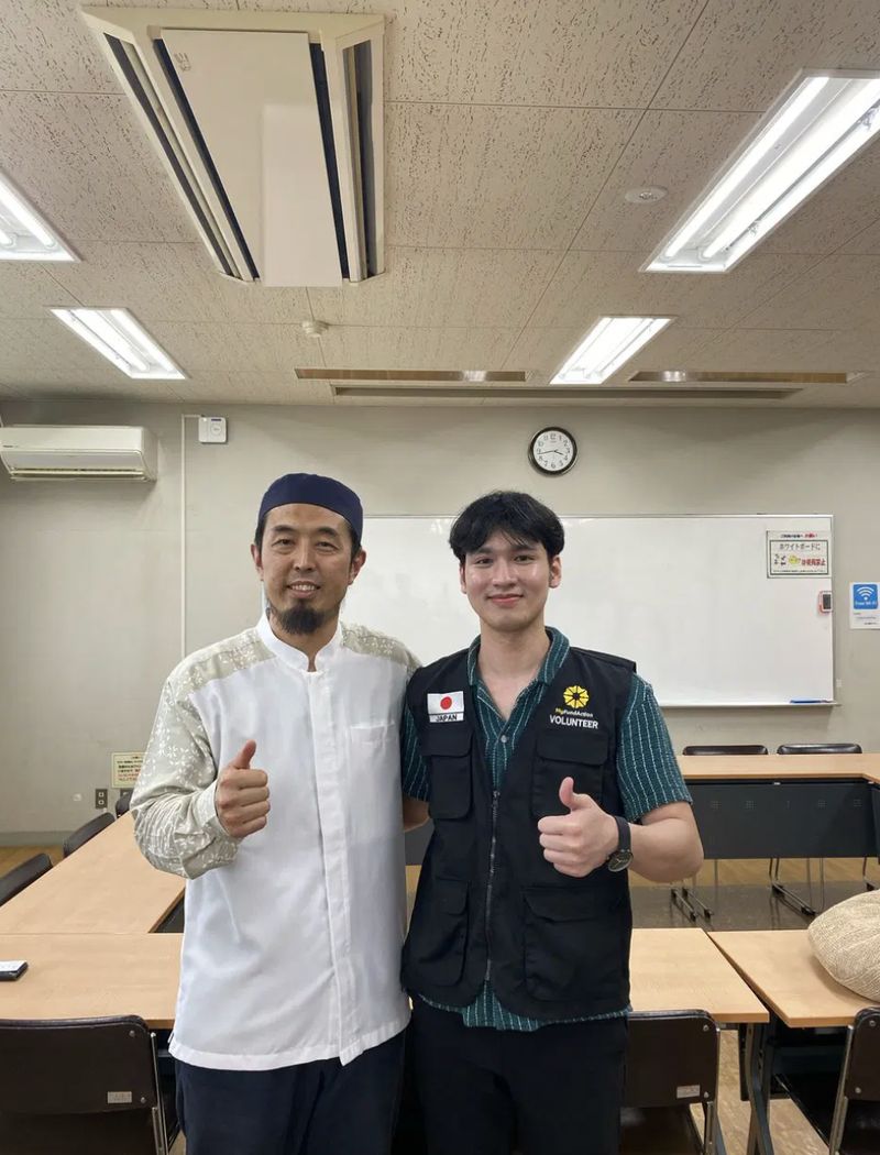 Keren! Kisah Pria Muslim 24 Tahun Jadi CEO Oleh-oleh Jepang Halal