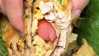 Tempe mendoan menjadi kreasi tempe populer, ada juga penjual yang membuat kreasi unik dari mendoan. Tempe mendoan itu diberikan isian ayam suwir, sosis, atau lainnya, kemudian digulung dan dipotong-potong layaknya sushi. Foto: site news