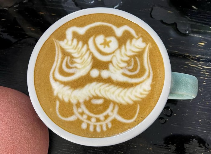 Keren! 10 Latte Art Buatan Barista Juara Dunia, Barongsai hingga Jerapah