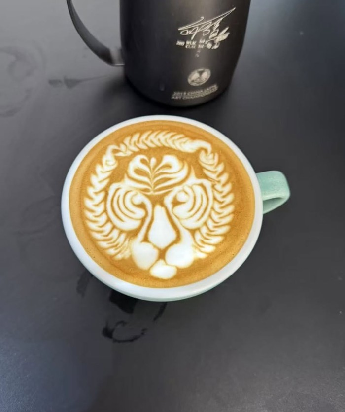 Latte art buatan juara dunia Keren! 10 Latte Art Buatan Barista Juara Dunia, Barongsai hingga Jerapah