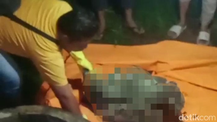 Mayat yang ditemukan terikat dalam karung dan terkubur di septic tank di Bengkulu.