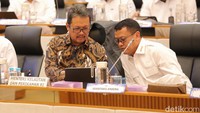 Rapat membahas efisiensi anggaran Kementerian Kelautan dan Perikanan.  