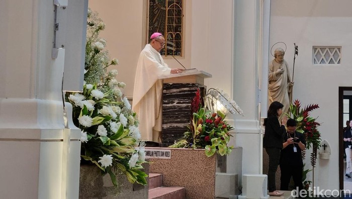 Renungan Minggu Paskah lengkap dengan bacaan