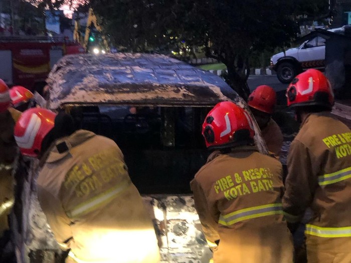 Mobil terbakar di Kota Batu