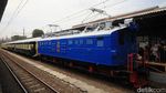 Parade Kereta Ramaikan Satu Abad KRL Beroperasi