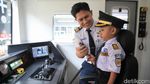 Parade Kereta Ramaikan Satu Abad KRL Beroperasi Parade Kereta Ramaikan Satu Abad KRL Beroperasi