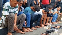 Terduga pelaku yang dibekuk berjumlah lima orang. Dari lima orang itu, dilakukan pengembangan ke rumah di Kebomas yang digunakan untuk menyekap korban. Polisi juga mengamankan seorang pemilik rumah serta satu orang saksi.