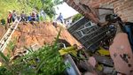 Penampakan Rumah Rusak Akibat Bencana Tanah Bergerak di Brebes