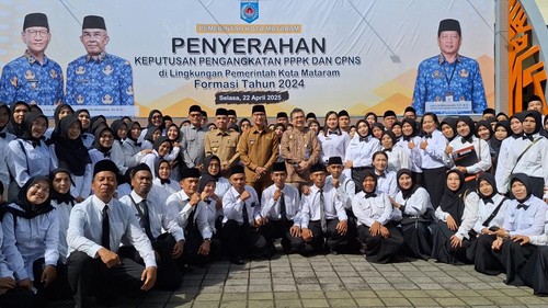 Suasana penyerahan SK pengangkatan 621 CASN dan 530 PPPK Pemkot Mataram, Selasa (22/4/2025).