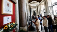 Sebelumnya Paus Fransiskus memilih tempat peristirahatan terakhirnya di Basilika Santa Maria Maggiore yang ada di seberang Sungai Tiber, Roma. Paus Fransiskus akan menjadi Paus pertama selama lebih dari satu abad terakhir yang dimakamkan di luar Vatikan. 