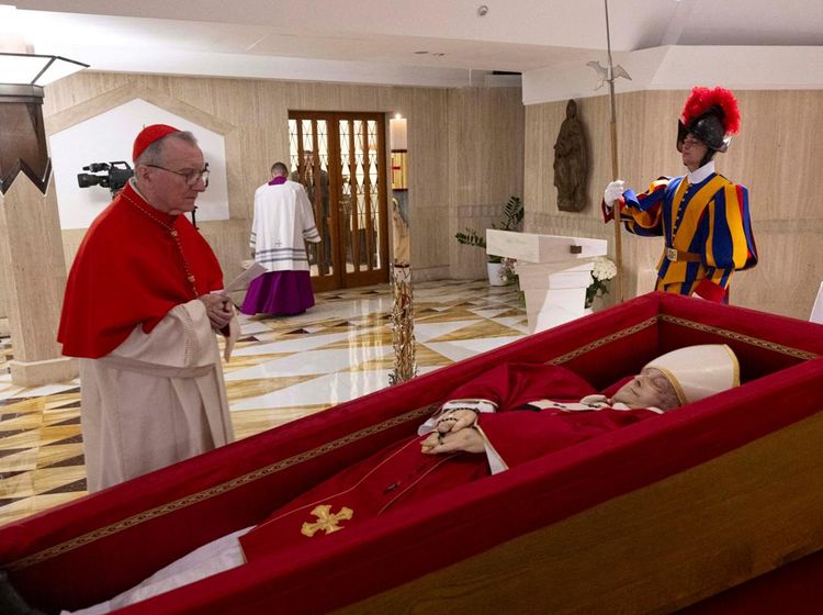 Potret Jenazah Paus Fransiskus Disemayamkan di Santa Marta