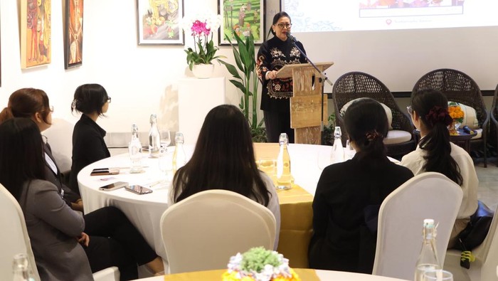 Putri Koster dalam acara Talkshow dan Creative Space yang mengangkat tema di Sudamala Resort Sanur, Senin (21/4/2025).