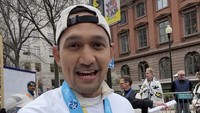 Ibnu Jamil memperlihatkan Six Star Medal World Major Marathon yang dia dapatkan. Foto: dok. Instagram Ibnu Jamil