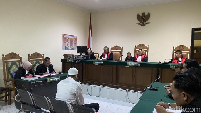 Suasana sidang eksepsi Aipda Robig Zaenuddin di Pengadilan Negeri (PN) Semarang, Kecamatan Semarang Barat, Selasa (22/4/2025).