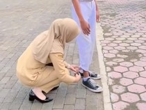 Aksinya Guntingi Seragam Siswa Viral, Bu Guru Sragen Klaim Sudah Izin Ortu