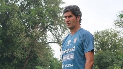Teco bernostalgia dengan Lapangan Gelora Trisakti, Legian saat memimpin latihan Bali United.