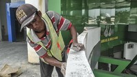 Pemerintah Kota Jambi berencana mengaktifkan kembali terminal angkutan kota yang terbengkalai sejak tiga tahun terakhir akibat penurunan jumlah angkutan.