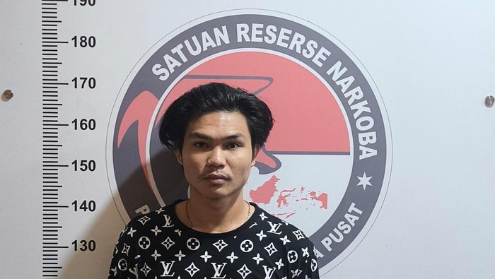 Tersangka pengedar obat keras yang ditangkap polisi di Jakpus (dok. Istimewa)