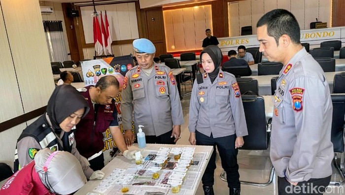 Tes urine anggota Polres Situbondo