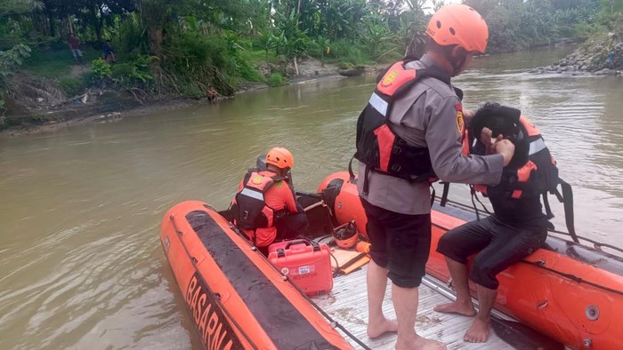 Tim SAR gabungan saat mencari korban. (Foto: Dok. Basarnas Medan).