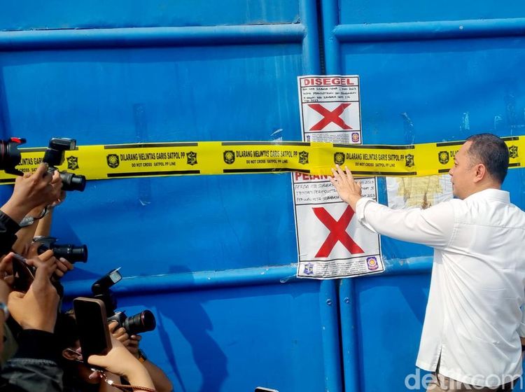 Pemkot Surabaya Segel Gudang CV Sentoso Seal