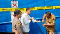 Saat disegel, gudang tersebut tidak ada aktivitas.
