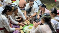 2. Di Karangasem Bali tradisi ini disebut Megibung