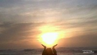 Selamat pagi dunia, sapa matahari pada semua yang hadir melihatnya.