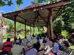 Paus Fransiskus Berpulang, Umat Katolik di Bantul Gelar Doa Rosario