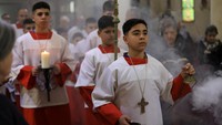 Umat Kristen Palestina berduka pada hari Senin (21/4) atas kematian Paus Fransiskus dalam misa peringatan di sebuah gereja Katolik di Kota Gaza.