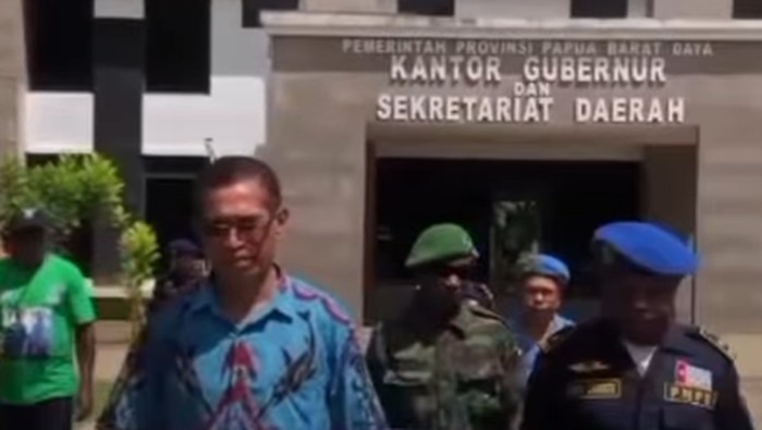 Viral pihak mengaku petinggi NFRPB mendatangi sejumlah kantor pemerintah di Sorong, Papua Barat Daya.