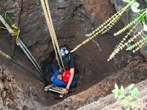 Hilang Saat Cari Daun, Warga Bogor Ditemukan Tercebur ke Sumur Tua