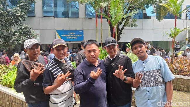Ramai-ramai Mengadu Nasib Jadi Pasukan Oranye Jakarta