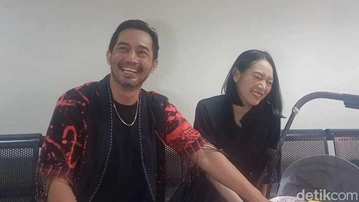 Yama Carlos dan Carina bahagia banget sambut kehadiran bayi perempuan.