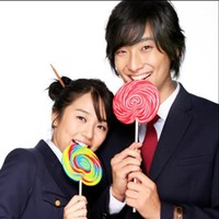 Yoon Eun Hye meraih popularitas setelah membintangi drama Korea Princess Hours bersama Ju Ji Hoon pada tahun 2006. Baru-baru ini, sang aktris menghadirkan nostalgia dengan menirukan gaya ikoniknya sebagai Shin Chae Kyung. Siswi SMA yang menikah dengan putra mahkota, anggota kerajaan. Foto: dok. Instagram @y1003_grace