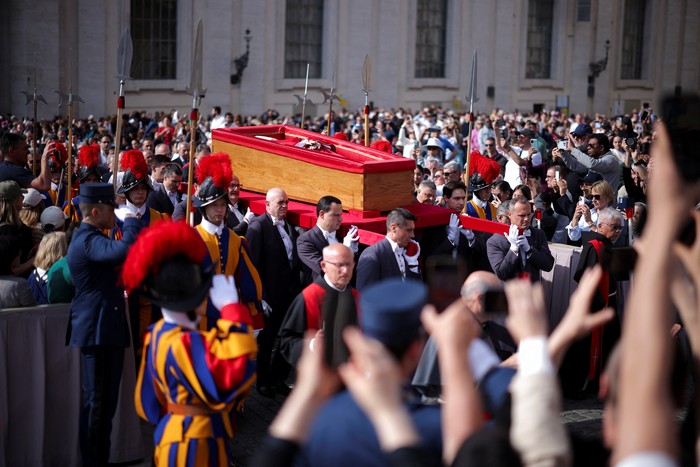 Pope Francis body is carried in a coffin into Saint Peters Basilica, on the day of its translation, at the Vatican, April 23, 2025. REUTERS/Carlos Barria