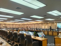 Video: Eks Pemain OCI Nangis di DPR, Ungkit Dipisahkan dari Ortu-Disiksa