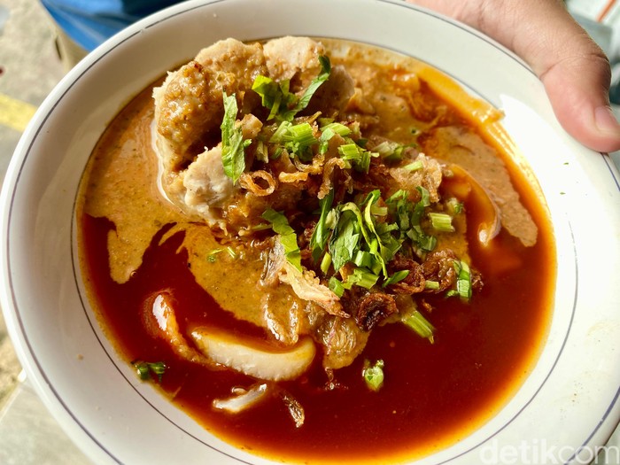 Bakso Cirawang Manja : Pedas Seuhah! Bakso Aci Tulang Rangu Pakai Sambal Kacang Medok