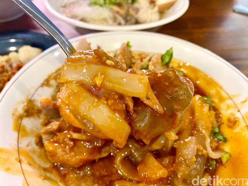 Bakso Cirawang Manja : Pedas Seuhah! Bakso Aci Tulang Rangu Pakai Sambal Kacang Medok